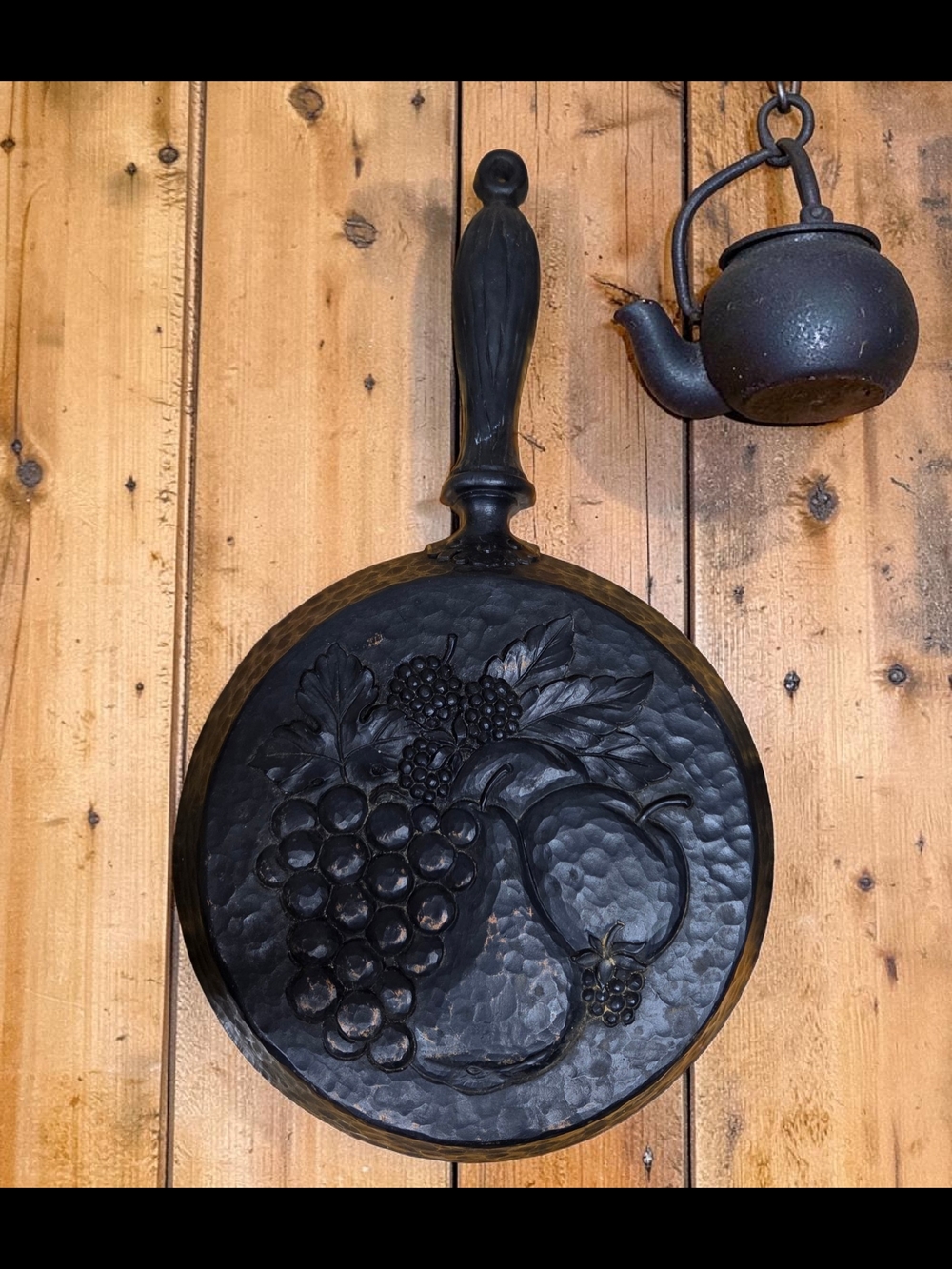 2 Vintage HOMCO Kitchen Wall Plaques Skillet & Tea Pot